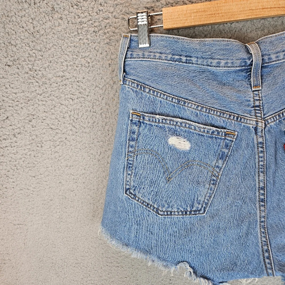 Levi's Womens 501 Blue Denim Distressed Jean Shorts Sz 29 Cut Off - Picture 6 of 10